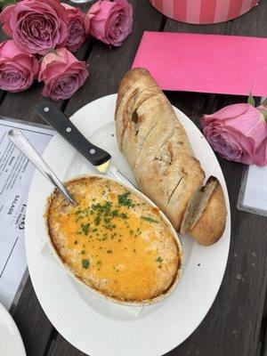 Crab dip with bread