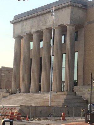 The Robinson Memorial Auditorium. Architecture in and around The Downtown Area. Between the river and I630.