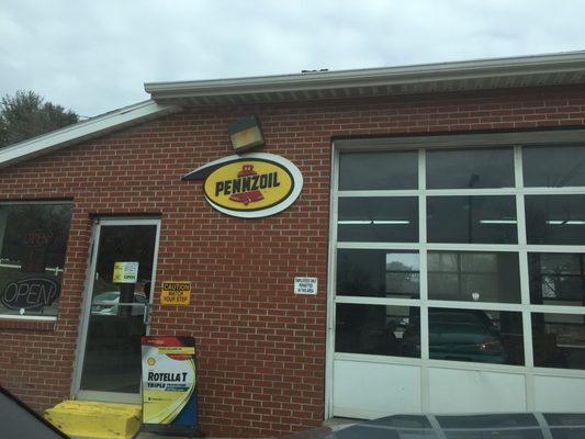 Cross Lanes Pennzoil 10-Minute Oil Change