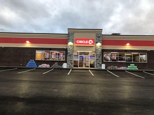 Convenience Store with Spectacular Car Wash