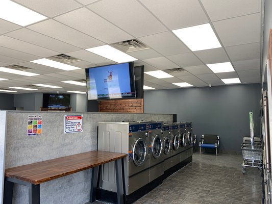 Laundry Today, Gulf Park Plaza, Ocean Springs, Mississippi