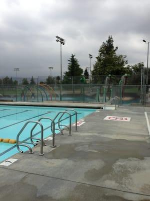 Water splash pad maze