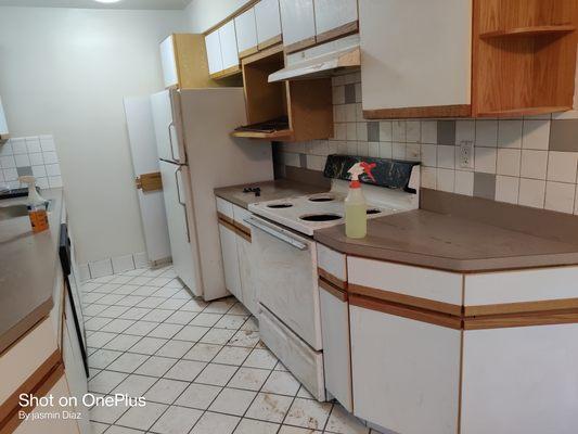 This is move out move in suite. This kitchen was so Greasy that I had to scrub everything down