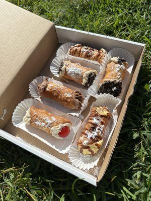 Traditional, Chocolate Reeses Cups, Chocolate Chips, Strawberries, Banana Cream Pie and Oreo Cannolis, yummy