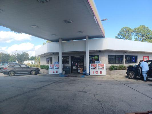 Gassing up before I pick up my honey, then off to a new restaurant that just opened.