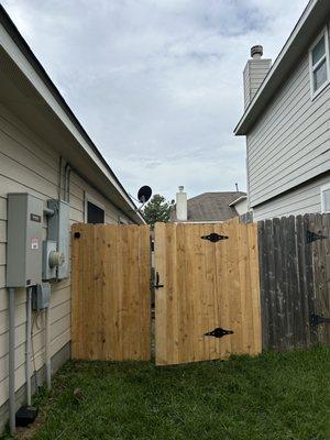 Fence repair with a gate