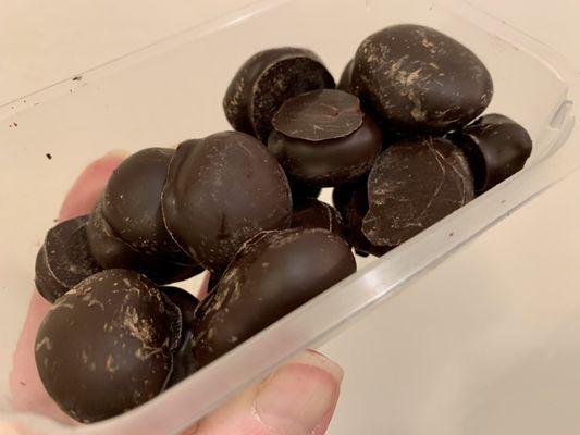 Inside the Chocohigos box-Yummy Dark chocolate figs!