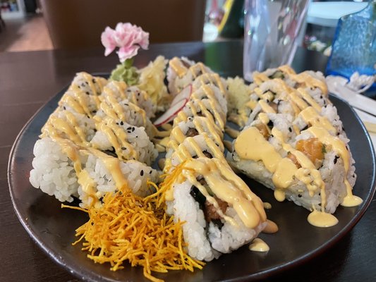 spicy roll combo platter