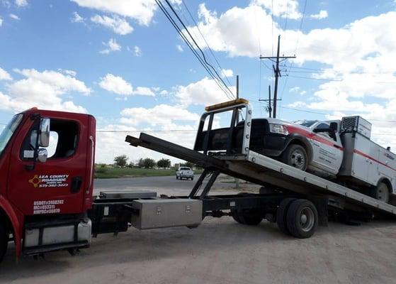 Flatbed tow trucks and towing service