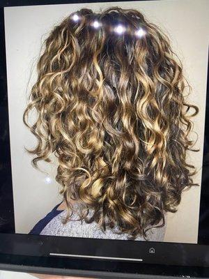 Balayage, on curly hair