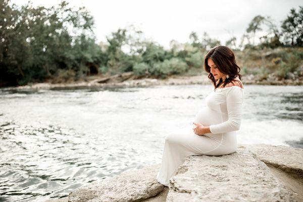 Maternity Photographer / Photography