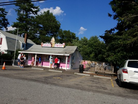 No better way to beat the heat then Dairy Twist! #summer #pembrokema #dairytwist