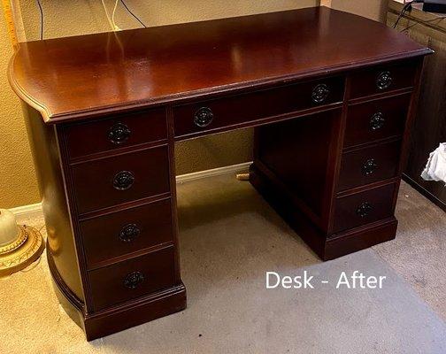 The desk looking almost new.   Note they polished the drawer pulls so they look close to new.