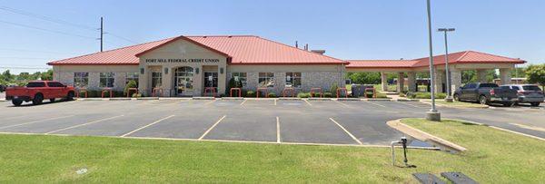 An image of Fort Sill FCU's 2 Northeast Southwest 22nd Street, Lawton, OK 73501, branch exterior and parking lot.