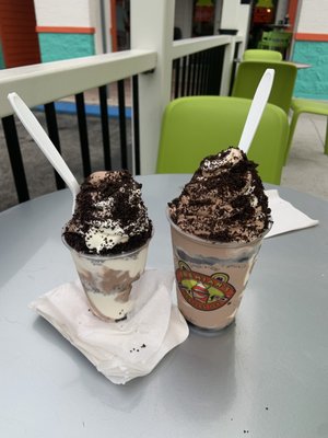 Small & medium swirl soft served with oreo