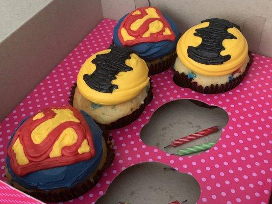 Customs Batman and Superman cupcakes