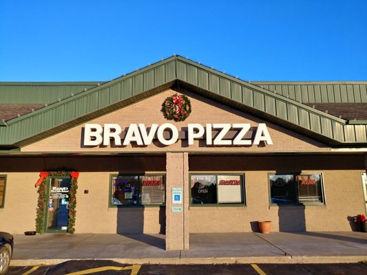 Bravo Pizza in Poplar Grove, IL