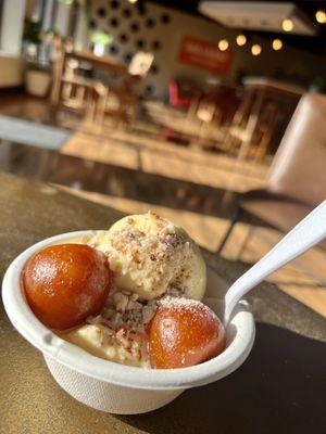 Gulab jamun with mango ice cream