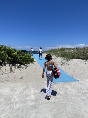 Easy parking, soft and clean sand. A clean restroom and oceanside park services! We're all in! Our favorite beach park in Boca Raton.