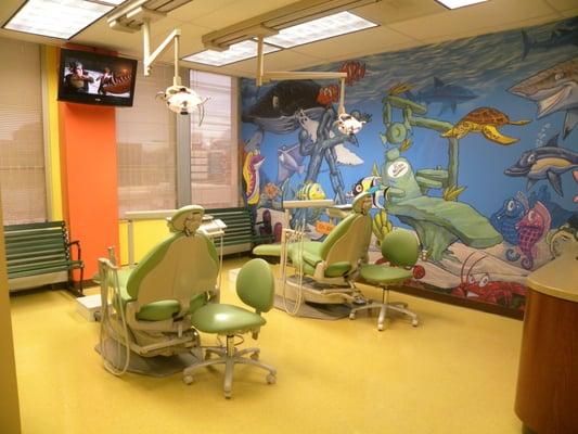 Examination room at Kiddie Cavity Care and Orthodontics, pediatric dentist in Washington, DC with Dr. Ephraim Altmon