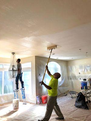 Skim coating a clients home ceiling to spray new texture. client had some patch work done and wanted all the texture to match flawless.