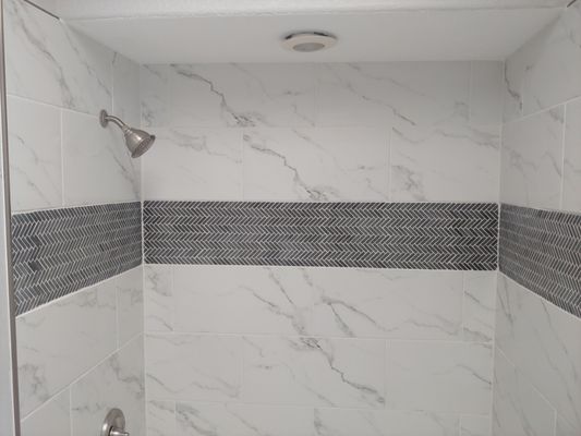 Tiled tub, harringbone accent band, with new trim