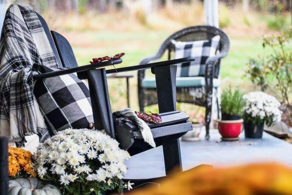 Black Barn Decor & Staging