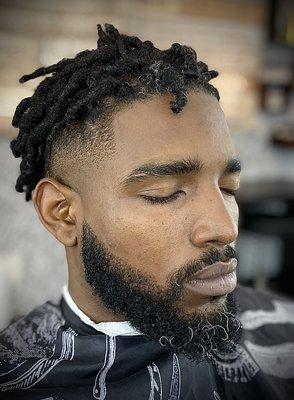 Loc ret wait, fade and beard shape up with razor finish.