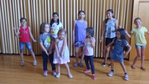 Singing Summer Camp : Getting ready to perform