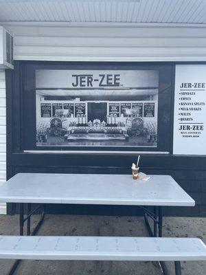 Jer-Zee Drive-In