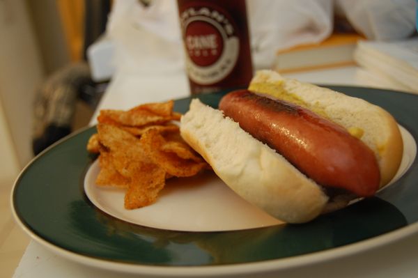 Hot dog and chips from https://www.flickr.com/photos/35034346243@N01/2642658130