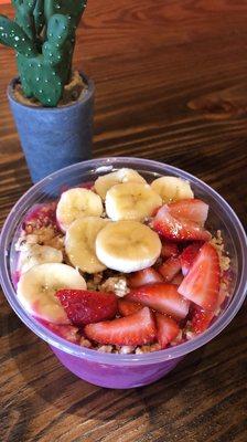 Dragonfruit bowl - coconut water instead of apple juice, add mint to smoothie base