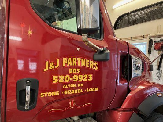 10 wheel dump truck door lettering and vinyl pinstripes