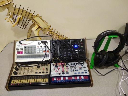 An interesting synthesizer in the Maker space location