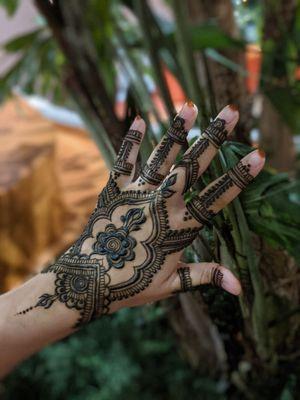 Hand henna