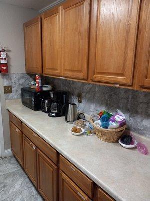 Kitchen cabinets, cleaning.