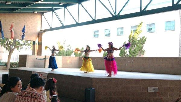 Tahitian dancer @ Summer Luau