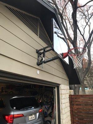 Wall-mounted basketball goal