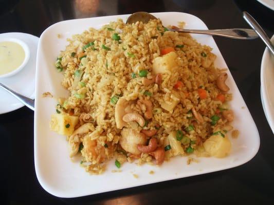 Pineapple Curry Fried Rice - if you are a fan of curry and fried rice, you must have this!