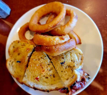 Exclusive Club with Onion Rings instead of fries