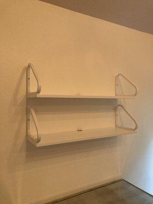 Shelves mounting