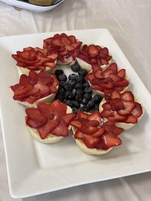 Strawberry flower tart