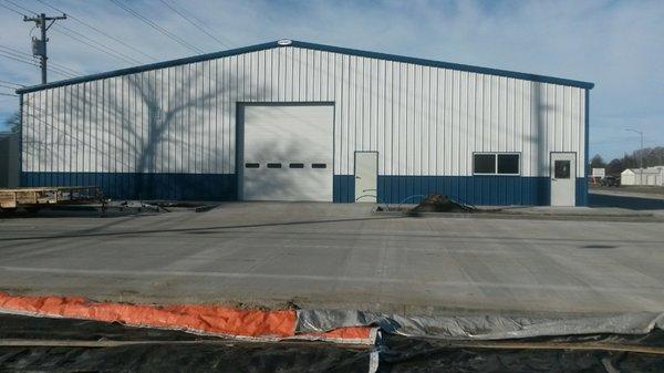 Series 591 commercial Thermacore door at Ellett's Automotive in North Platte