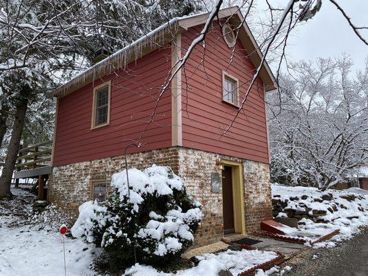 Outside of the Summer Kitchen Cottage. Parking is adjacent to the house and there is a private deck out back.