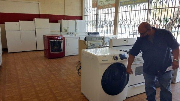 Interior - Showroom (09/21/20). @MrGuzmanAppliances #SouthGate #Appliances #ShopSmall #RentalApartments