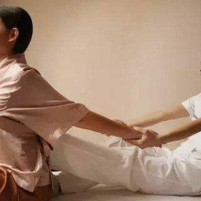 Thai and yoga massage, through stretching the tendons, promote blood circulation, effectively help and improve shoulder, waist, buttocks pai