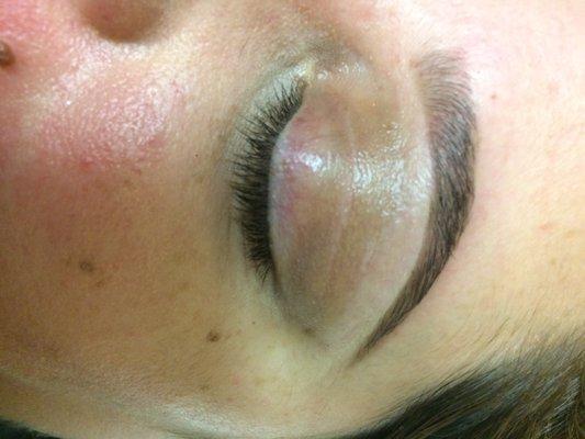 Brow shaping and fill in. This brow is rehabilitating. They are growing in great!