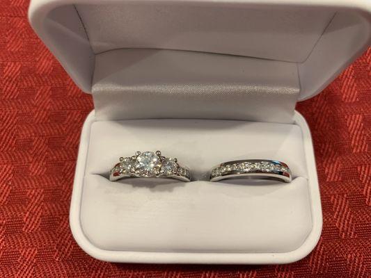 3-stone diamond ring set in platinum with matching wedding band.