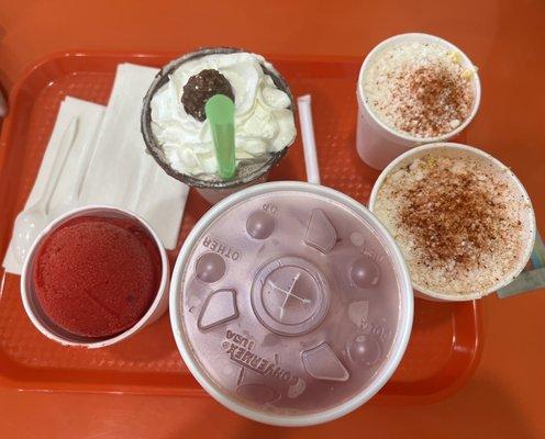 Nieve de garrafa, Ferrero Shake, agua fresca y dos elotes en vaso (chico y grande)