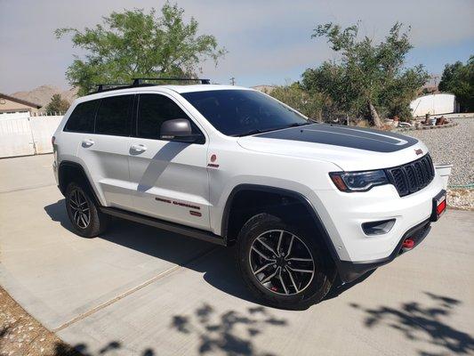 Rims on 2019 Jeep Grand Cherokee Trailhawk are painted black with milled aluminum face, looks out of place IMO, new Rims should improve look